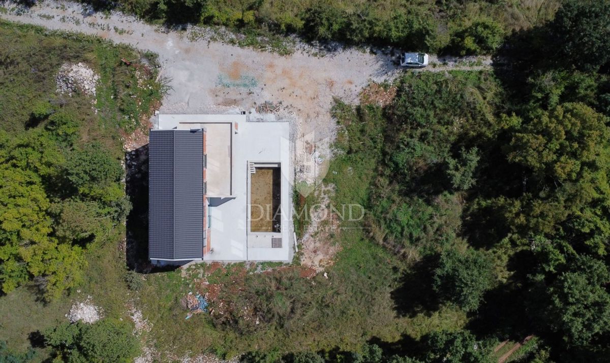 Poreč, okolica, moderna vila z bazenom v naravi