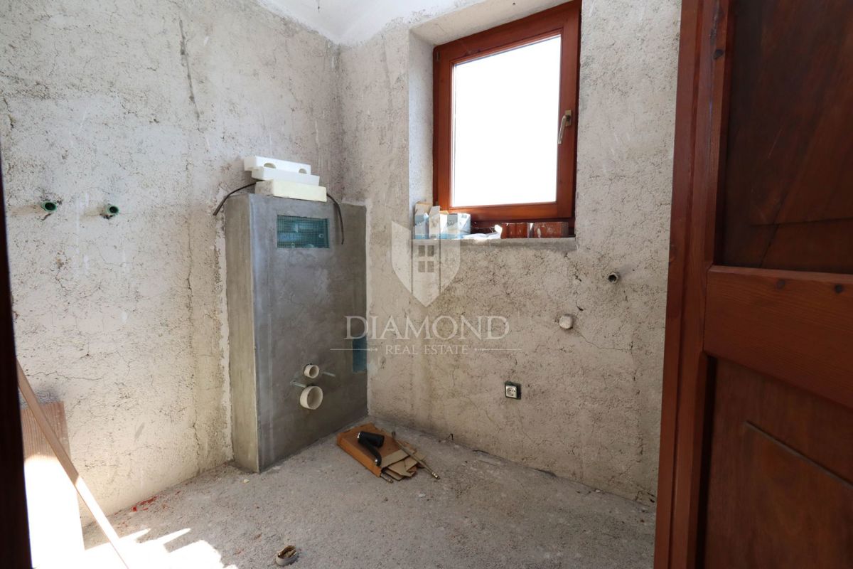 PRILOŽNOST! Pomer - samostojna hiša 150 m od morja! 