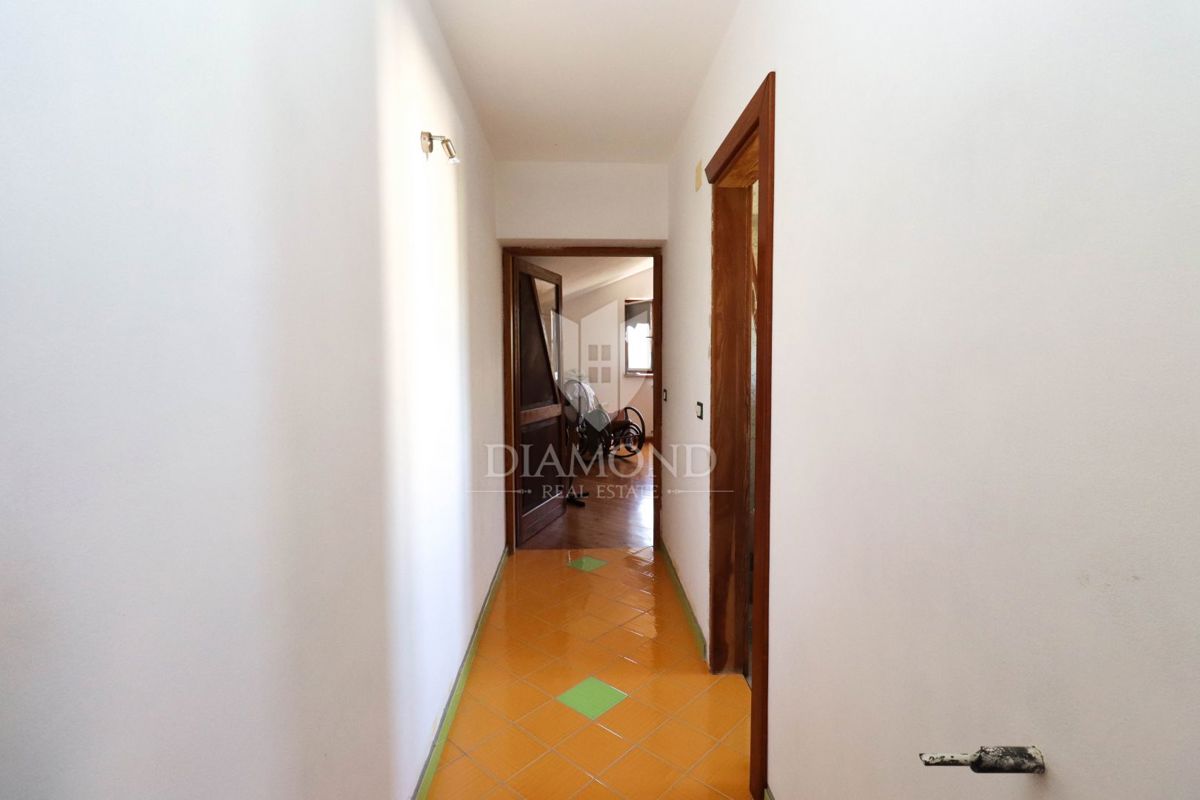 PRILOŽNOST! Pomer - samostojna hiša 150 m od morja! 