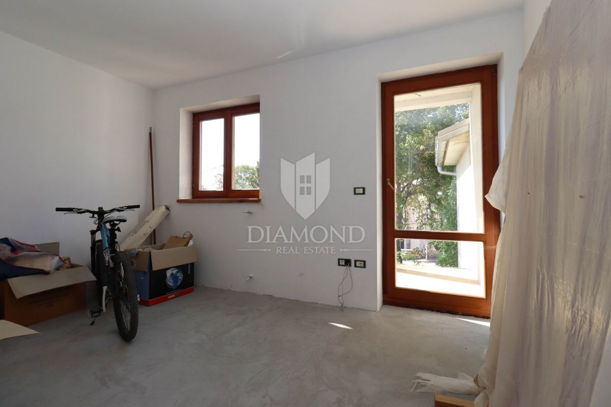 PRILOŽNOST! Pomer - samostojna hiša 150 m od morja! 