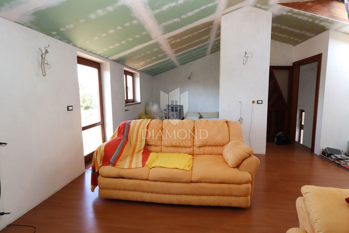 PRILOŽNOST! Pomer - samostojna hiša 150 m od morja! 