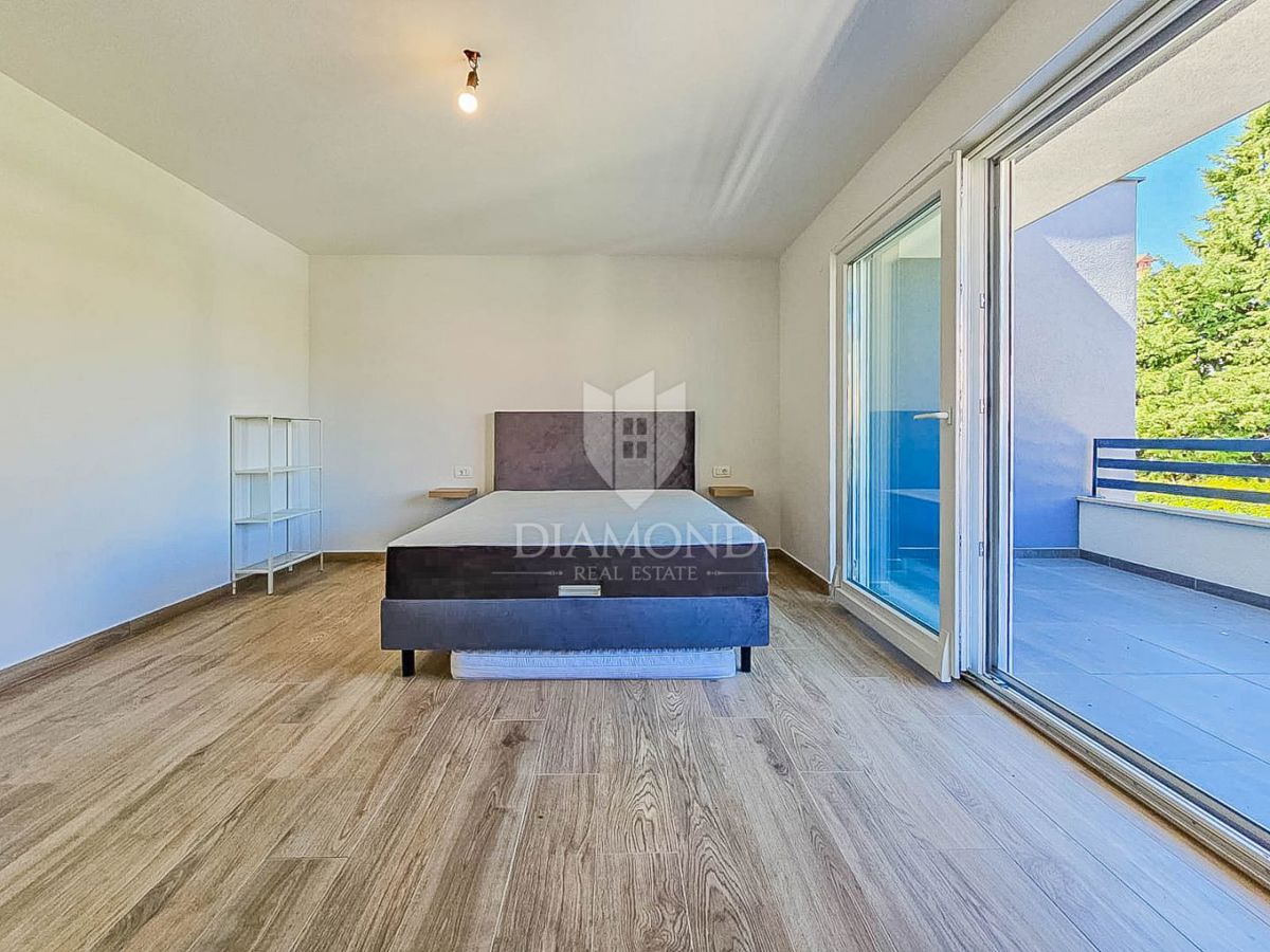 Novigrad, moderna hiša z bazenom!