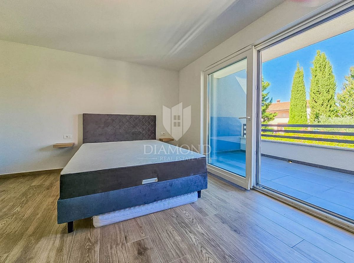 Novigrad, moderna hiša z bazenom!