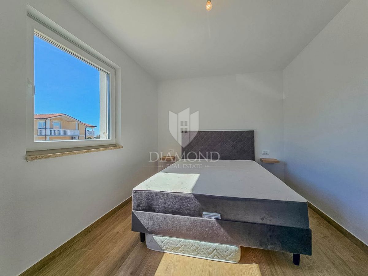 Novigrad, moderna hiša z bazenom!