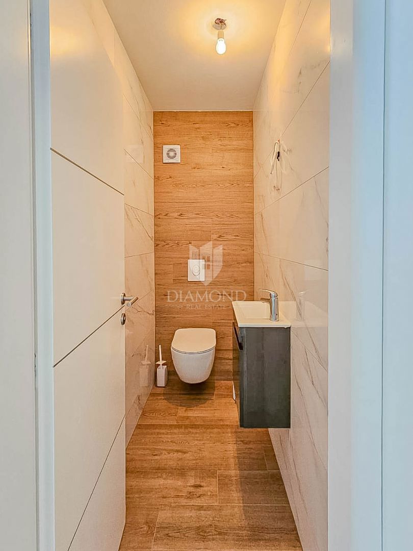 Novigrad, moderna hiša z bazenom!