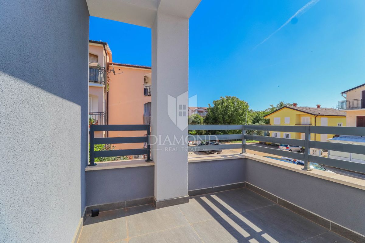 Novigrad, moderna hiša z bazenom!