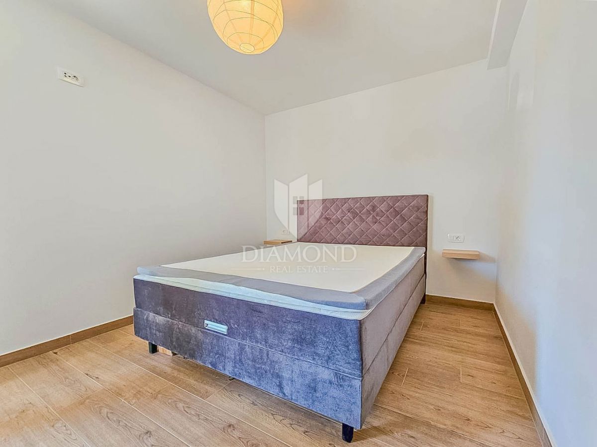 Novigrad, moderna hiša z bazenom!