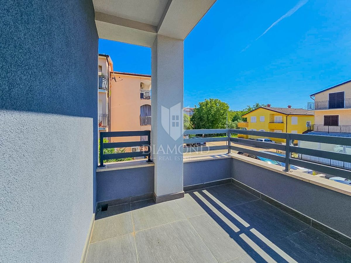 Novigrad, moderna hiša z bazenom!