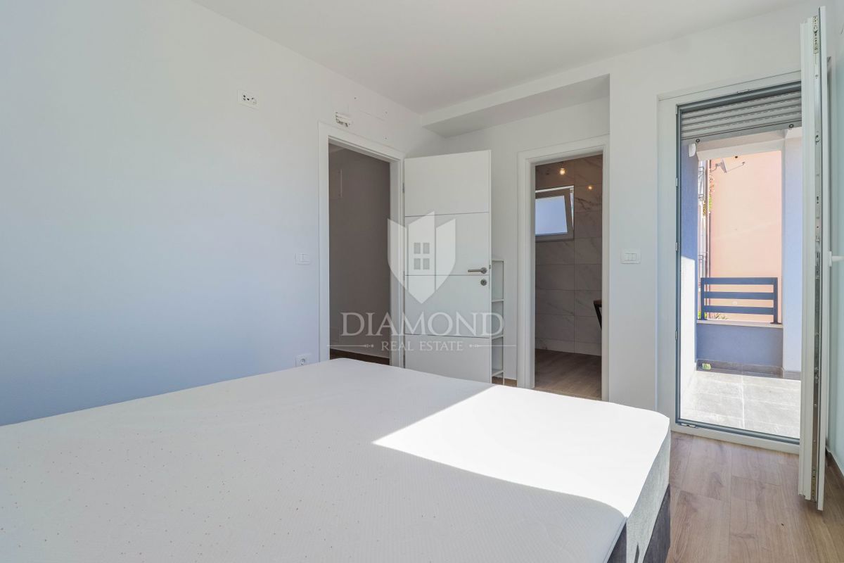 Novigrad, moderna hiša z bazenom!