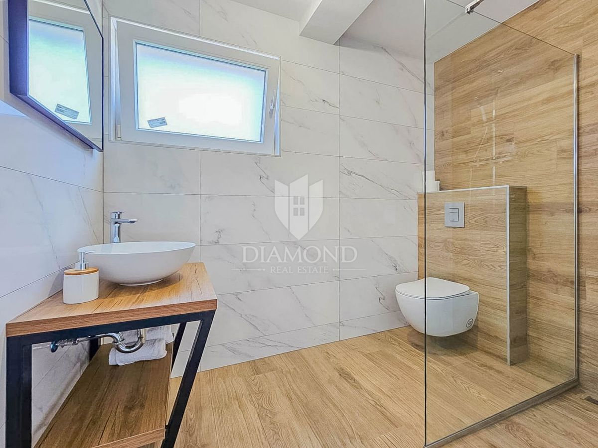 Novigrad, moderna hiša z bazenom!