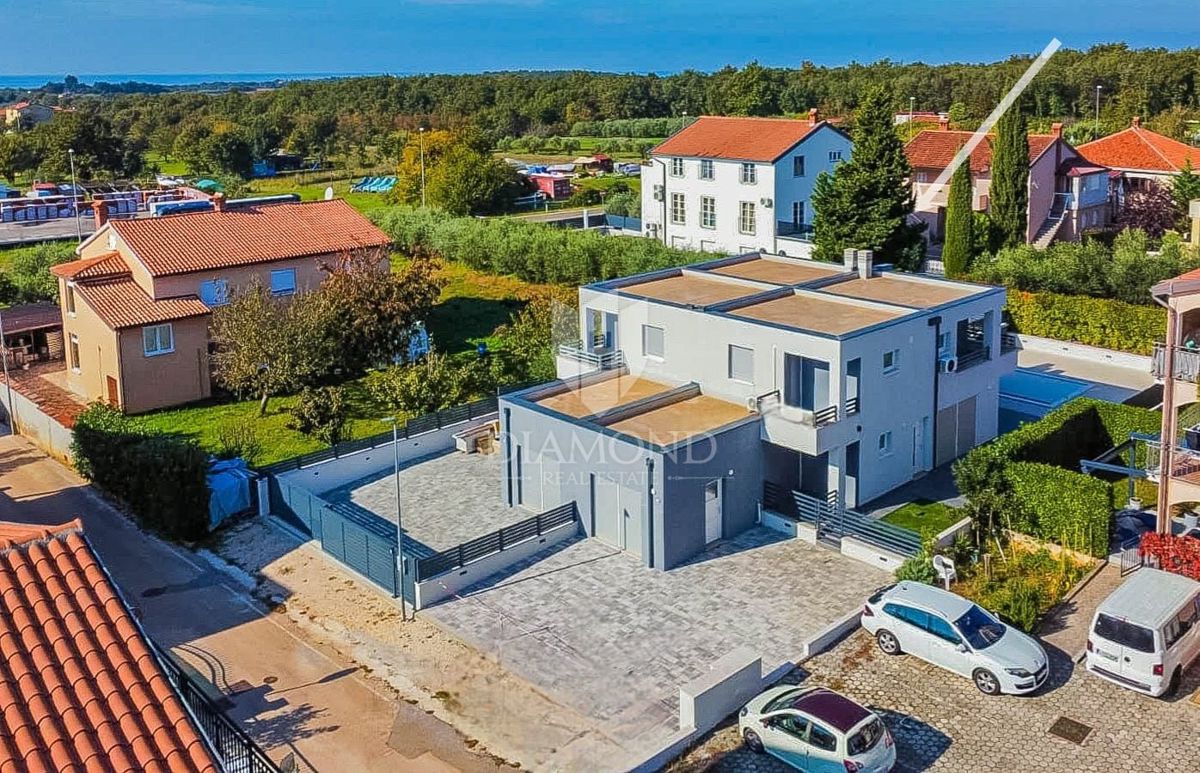 Novigrad, moderna hiša z bazenom!