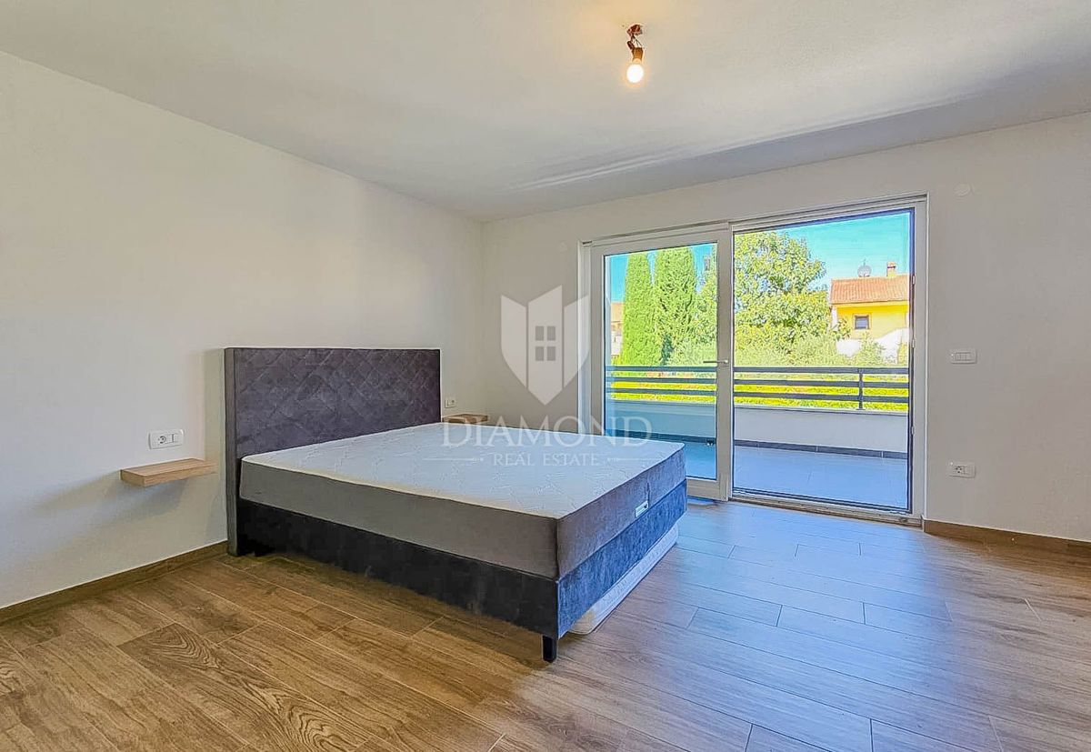 Novigrad, moderna hiša z bazenom!