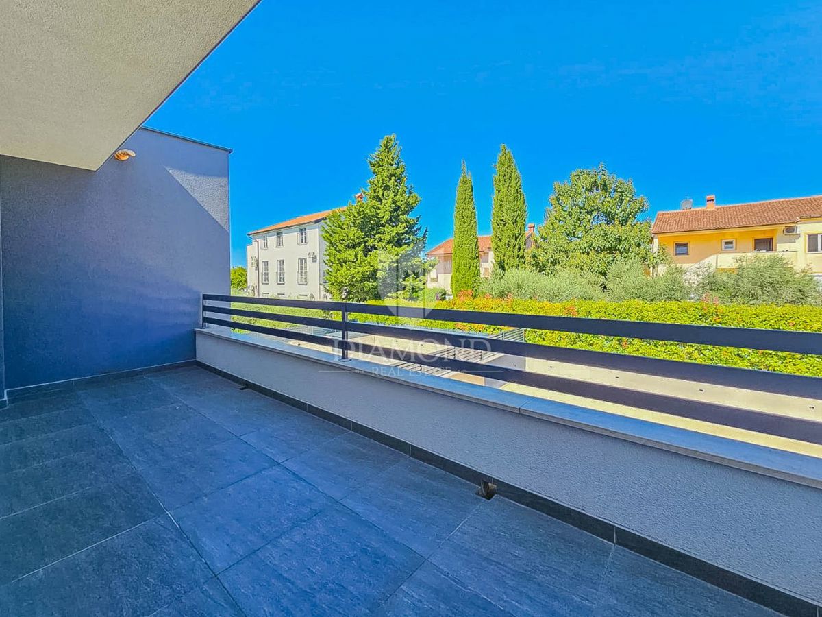 Novigrad, moderna hiša z bazenom!