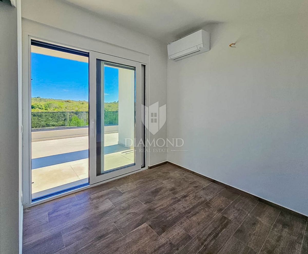 Umag, stanovanje s strešno teraso 250 m od morja!