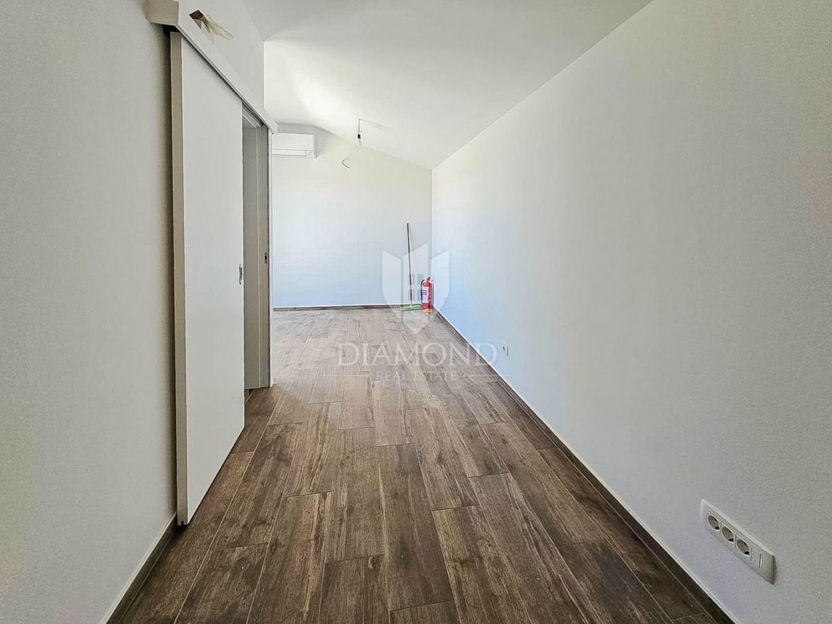 Umag, stanovanje s strešno teraso 250 m od morja!