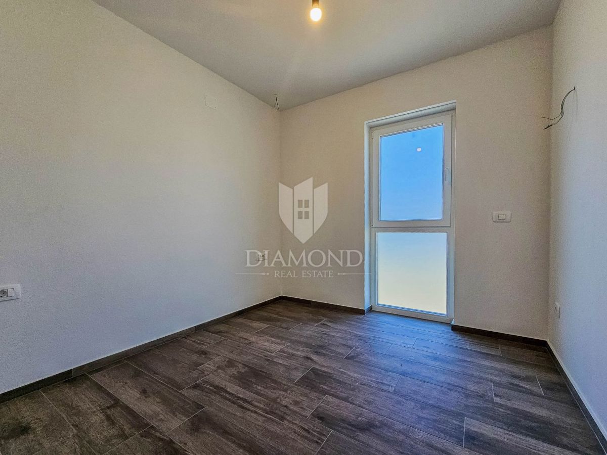 Umag, stanovanje s strešno teraso 250 m od morja!