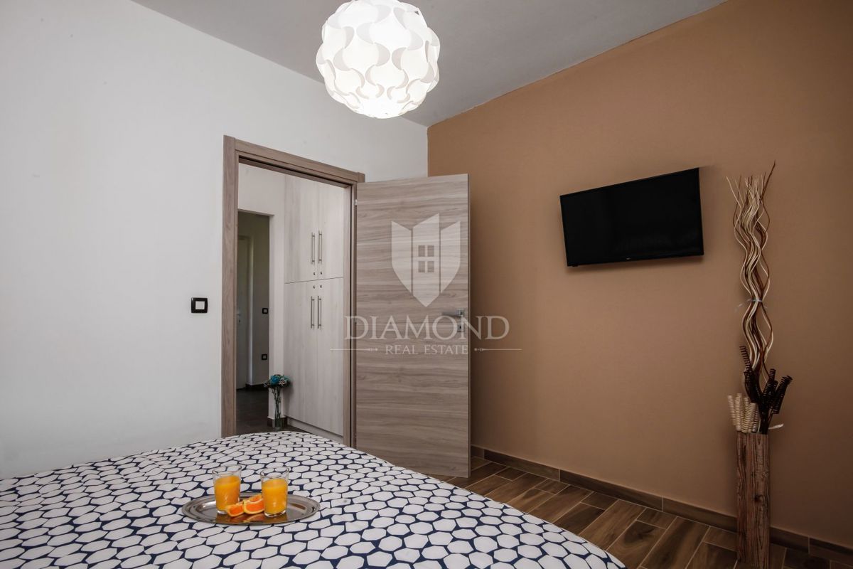 Hiša z bazenom, okolica Labina