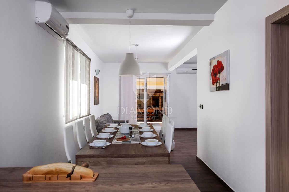 Hiša z bazenom, okolica Labina