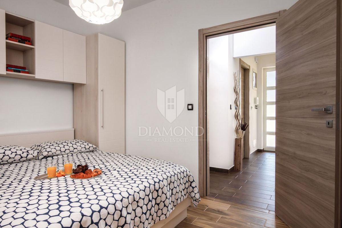 Hiša z bazenom, okolica Labina