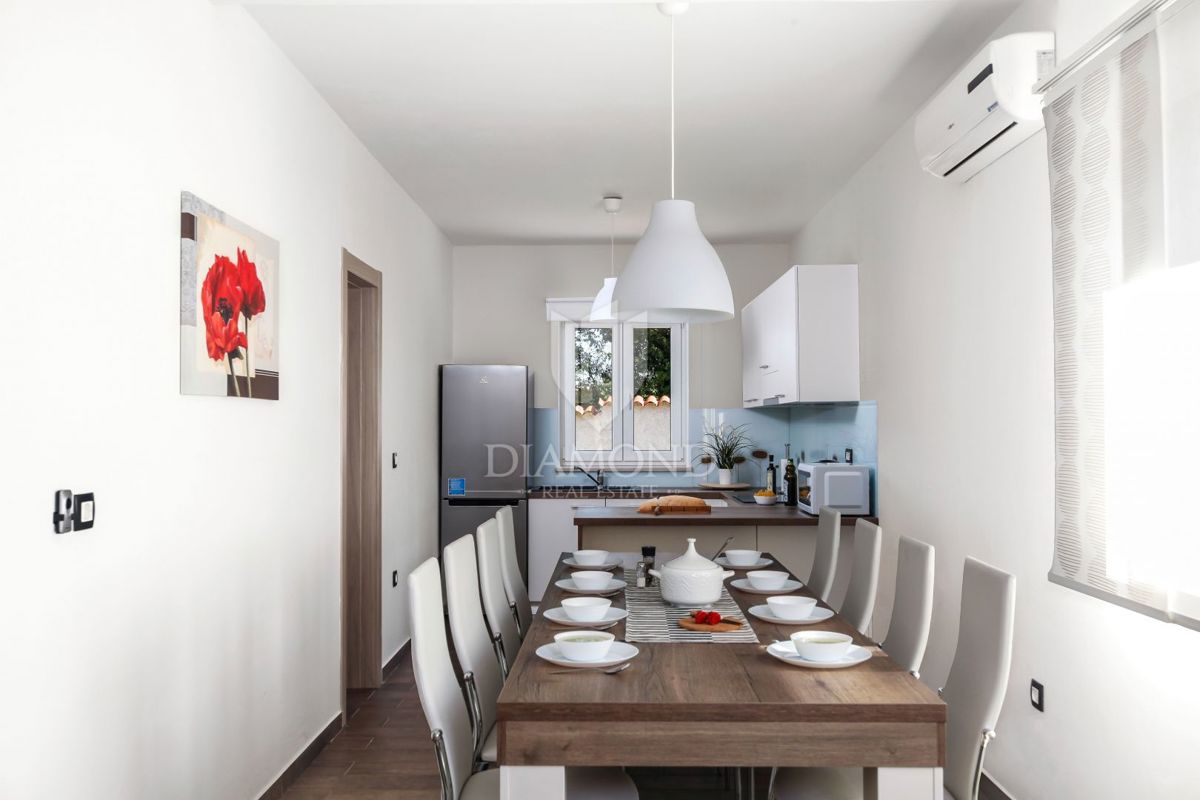 Hiša z bazenom, okolica Labina