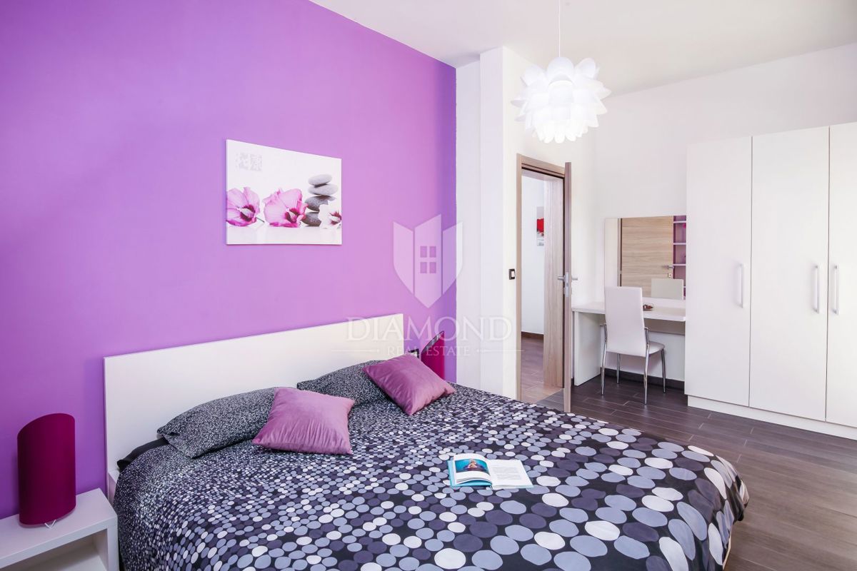 Hiša z bazenom, okolica Labina