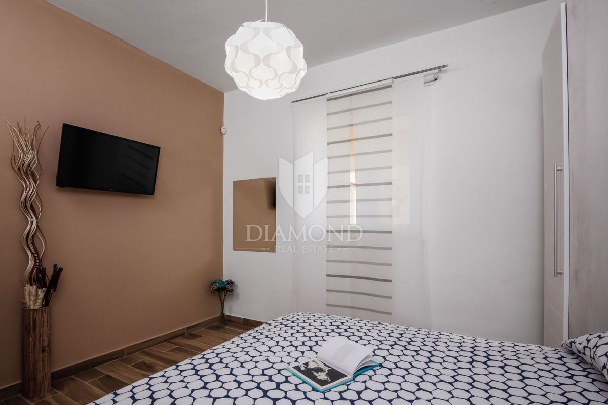 Hiša z bazenom, okolica Labina