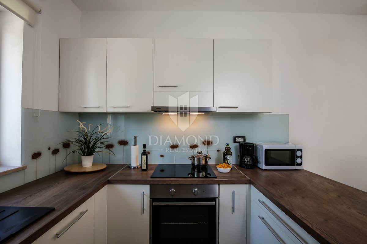 Hiša z bazenom, okolica Labina