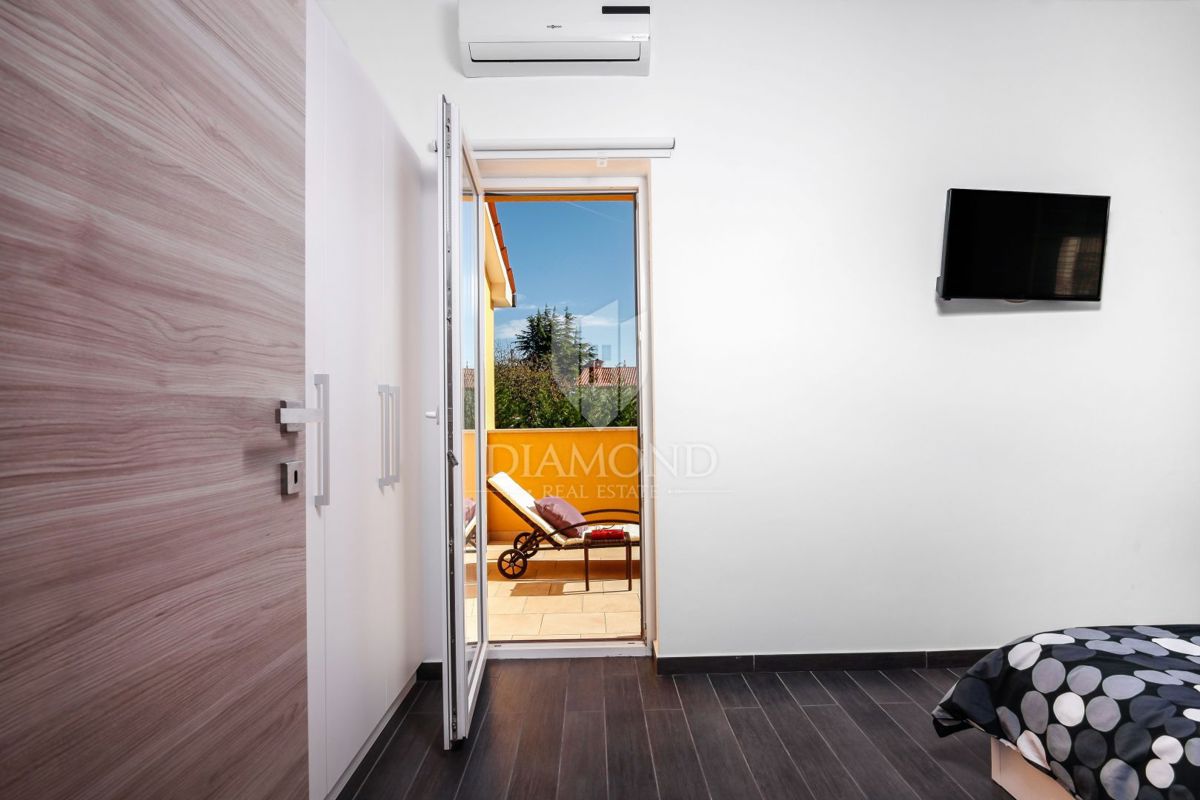 Hiša z bazenom, okolica Labina