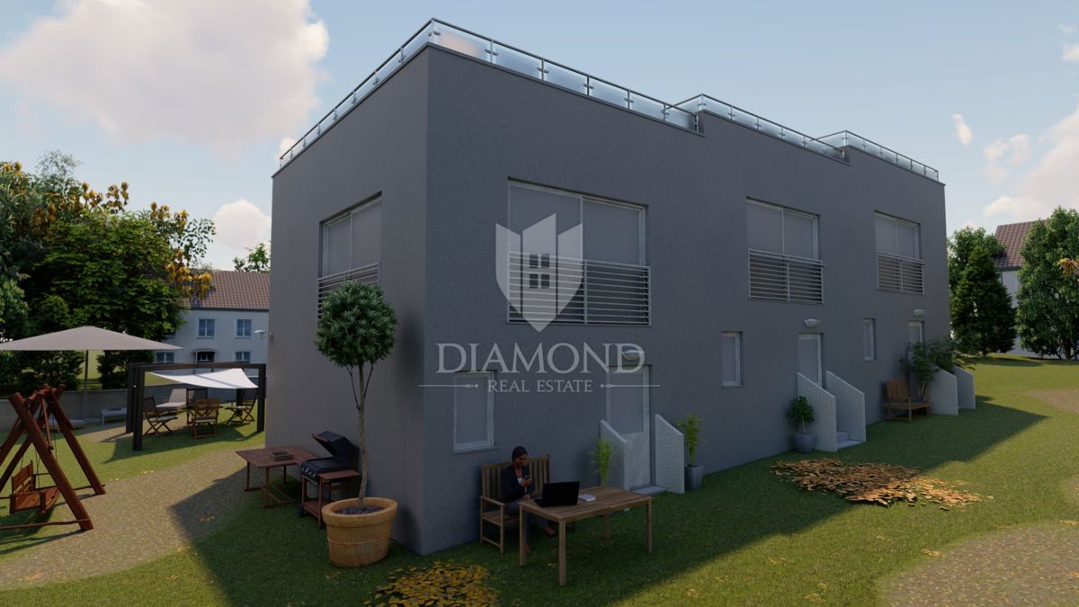 Umag, Novogradnja, vrstna hiša nedaleč od plaže