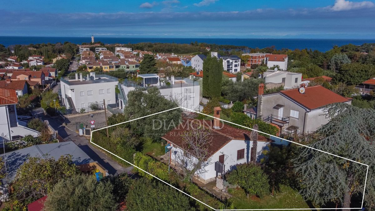 Umag, Novogradnja, vrstna hiša nedaleč od plaže