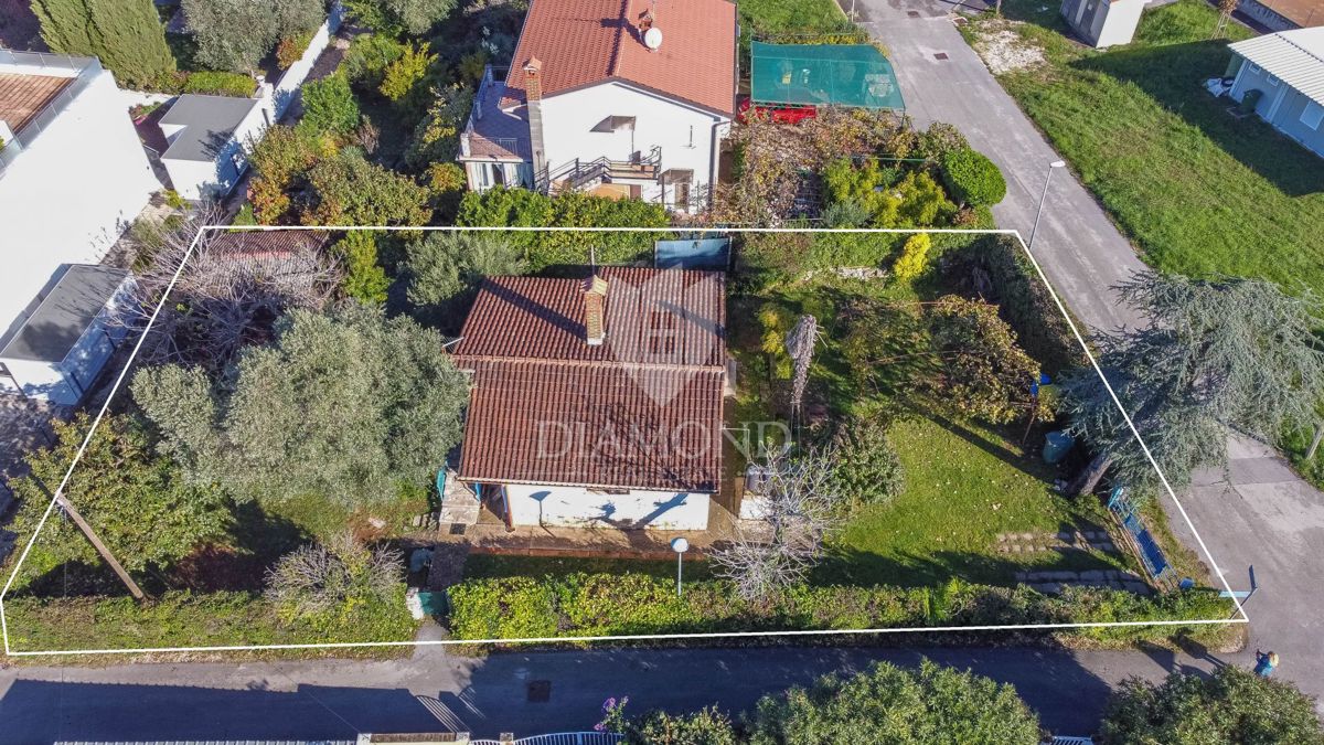 Umag, Novogradnja, vrstna hiša nedaleč od plaže