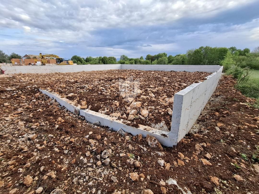 KRK, MALINSKA ZEMLJIŠČE S PROJEKTOM