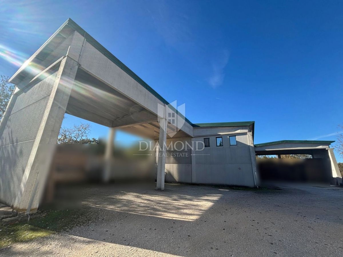 Buje, okolica - skladišče v mirnem okolju!