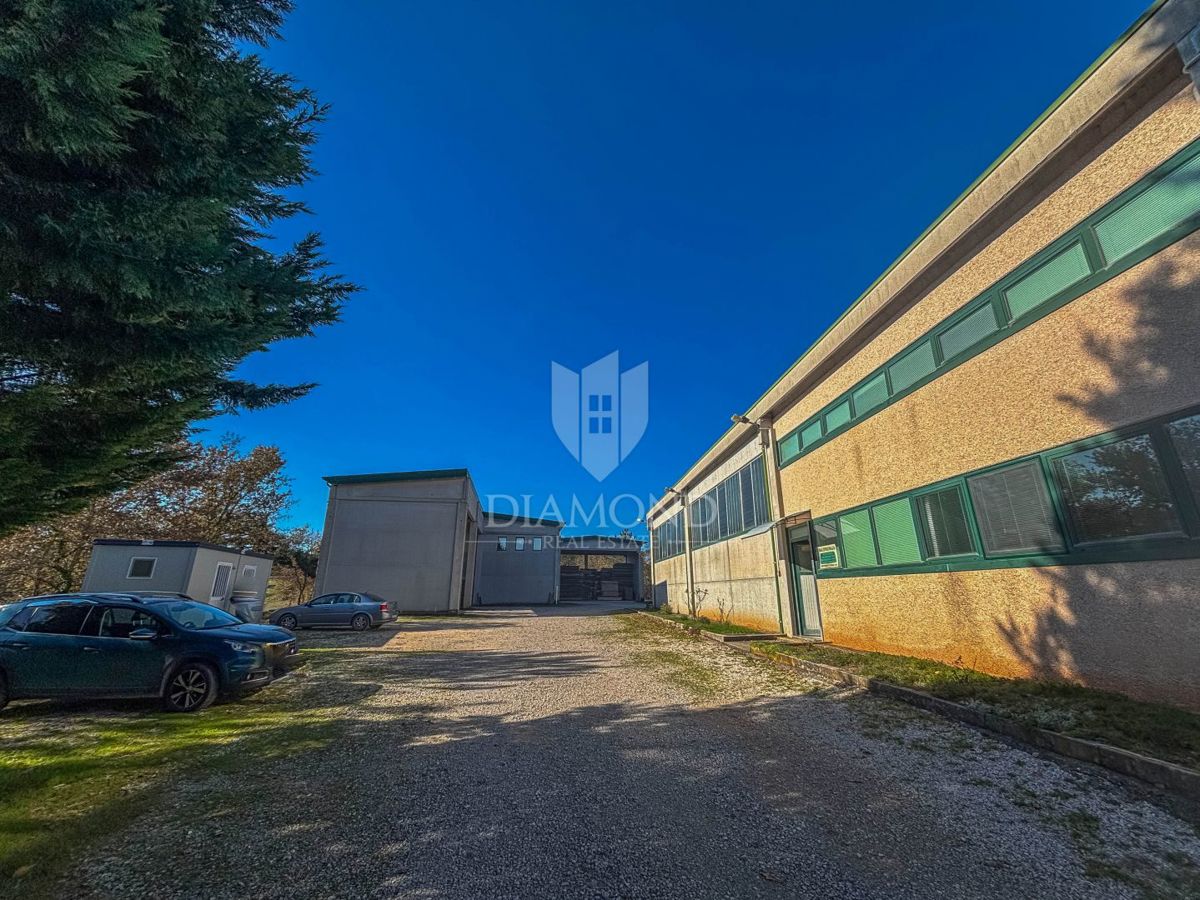 Buje, okolica - skladišče v mirnem okolju!