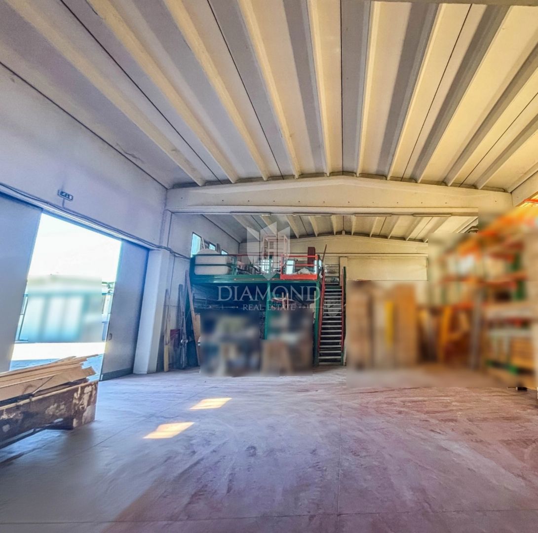 Buje, okolica - skladišče v mirnem okolju!