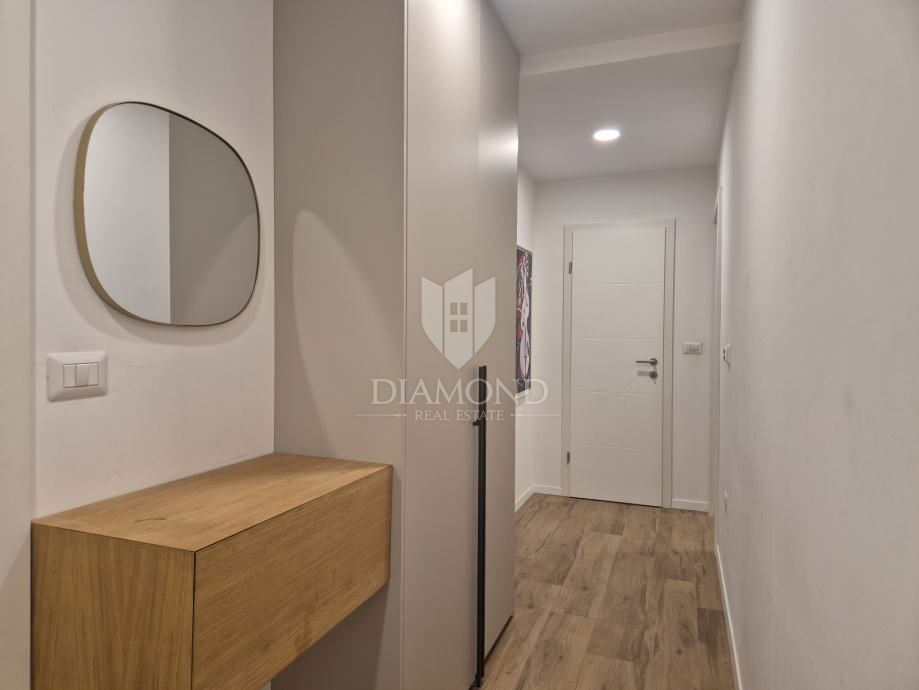 Poreč – moderno pritlično stanovanje z vrtom in teraso