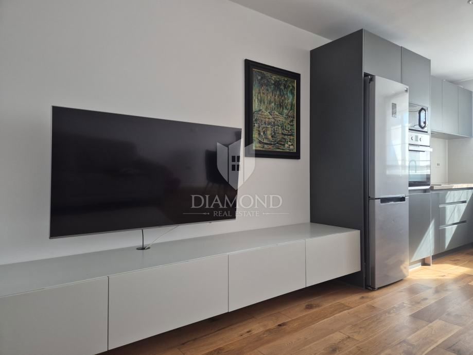 Poreč – moderno pritlično stanovanje z vrtom in teraso