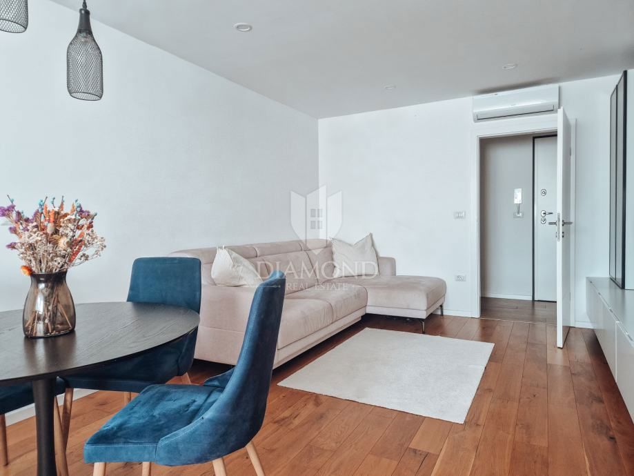 Poreč – moderno pritlično stanovanje z vrtom in teraso