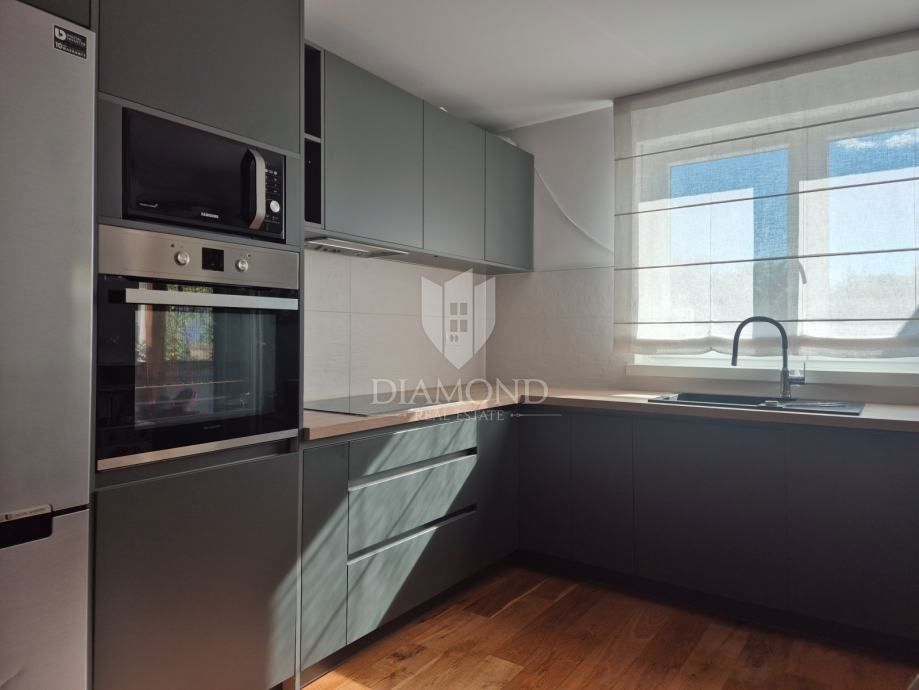 Poreč – moderno pritlično stanovanje z vrtom in teraso