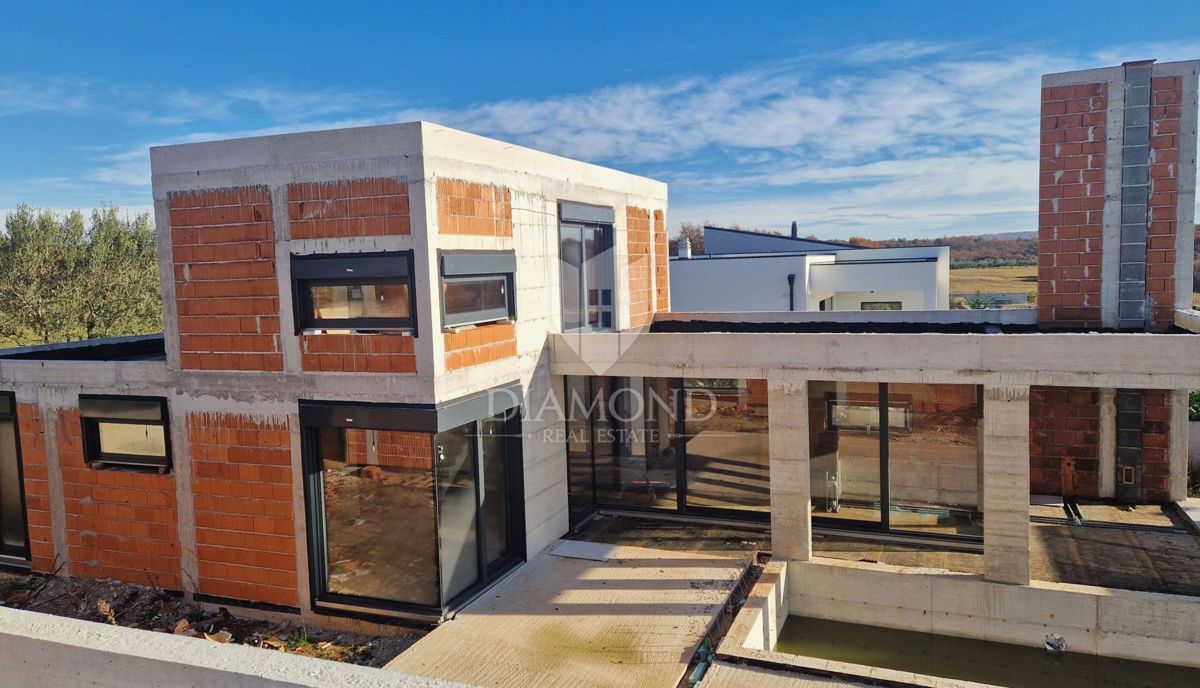 Sveti Lovreč, Fantastična vila v naravi, ROH-BAU