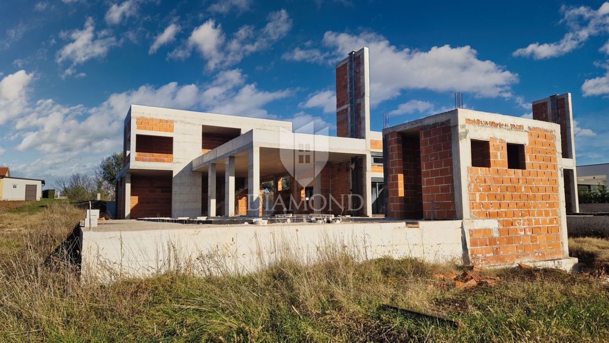 Sveti Lovreč, Fantastična vila v naravi, ROH-BAU