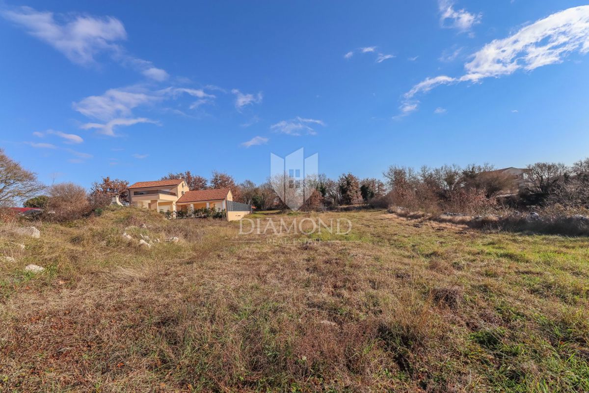 Odlična gradbena parcela v bližini Rovinja