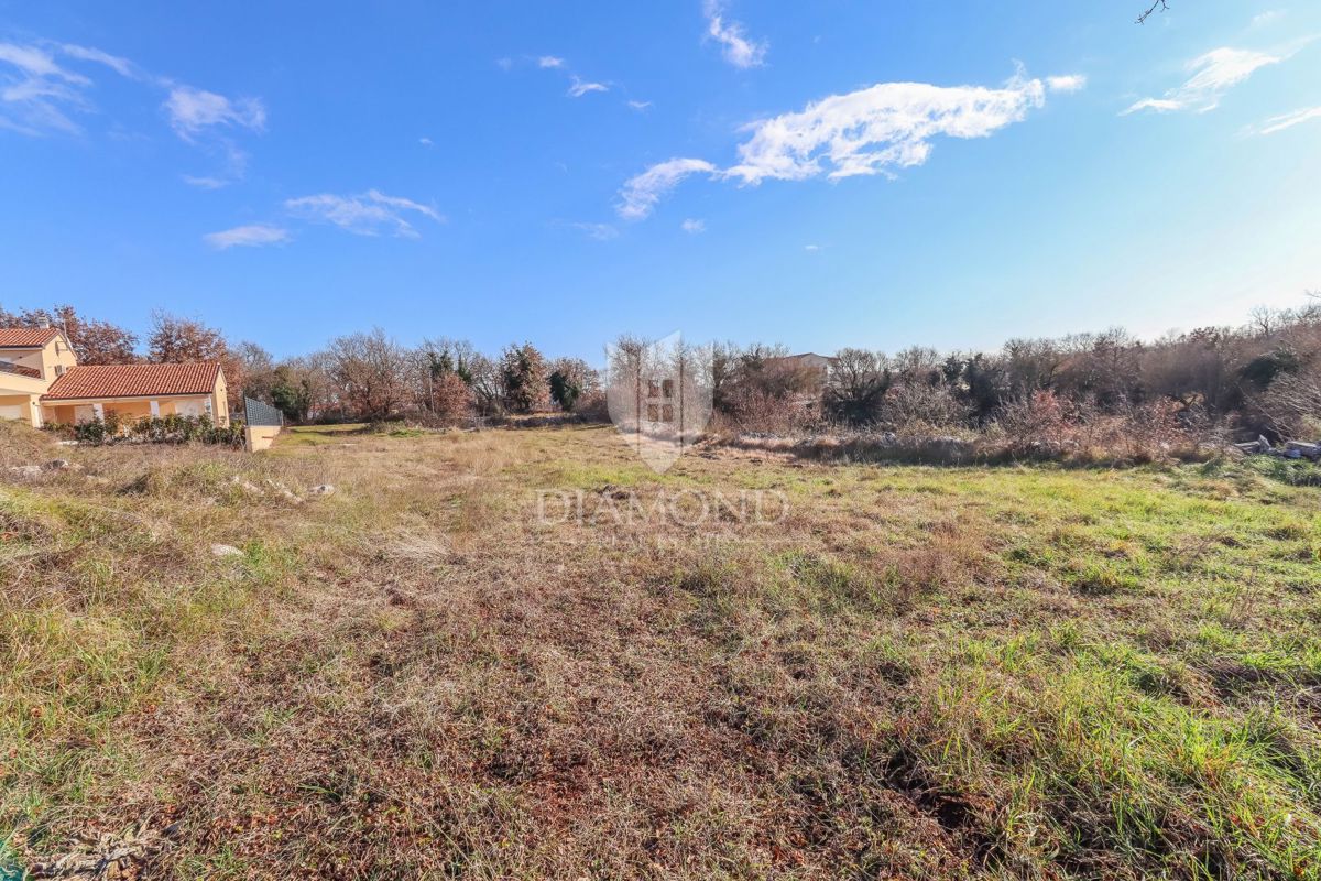 Odlična gradbena parcela v bližini Rovinja