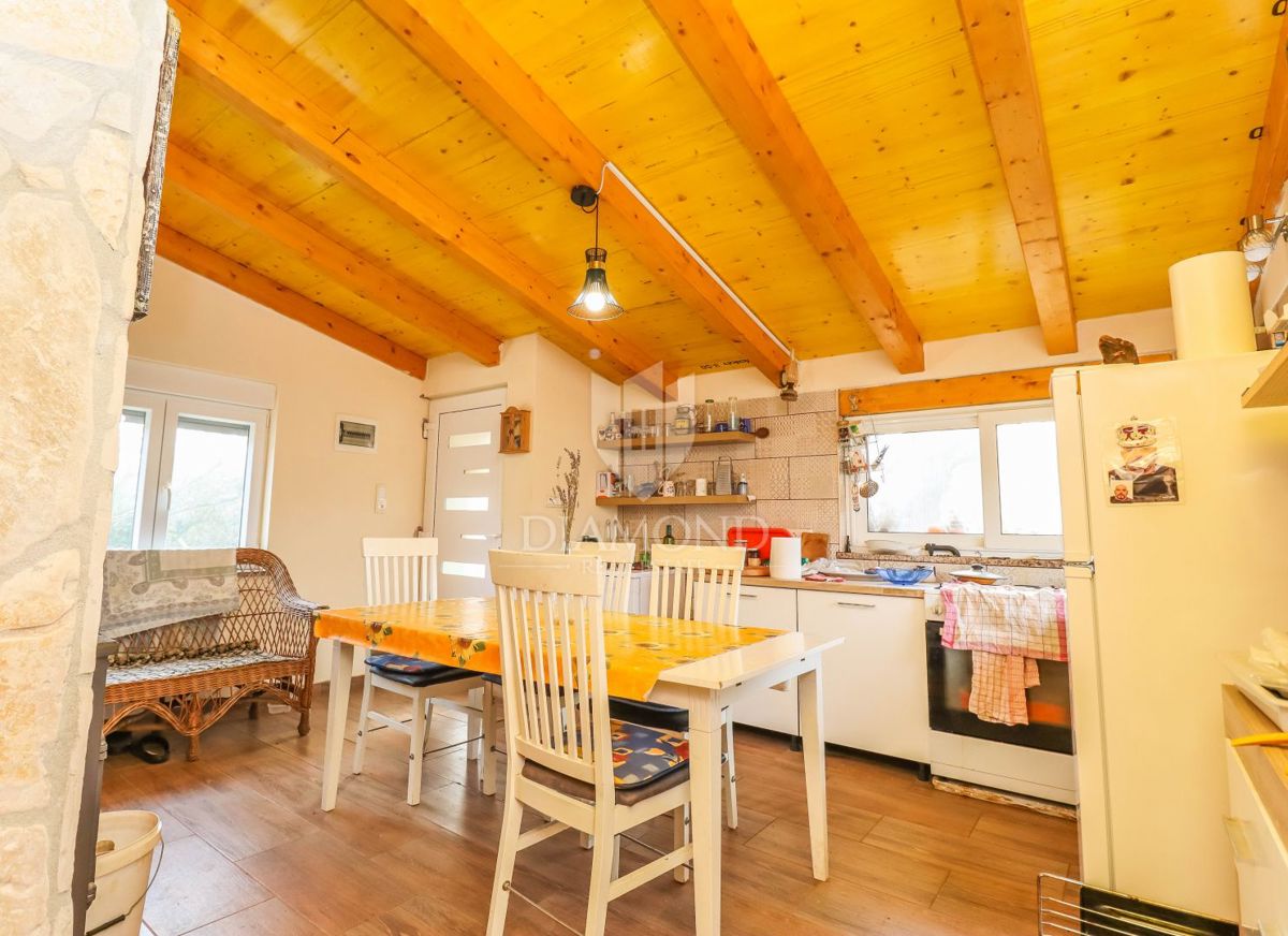 Nova vikend hiška 42 m², 450 m² parcela – mir, narava in morje na doseguikend hiška 42 m², 450 m² parcela – mir, narava in morje na dosegu