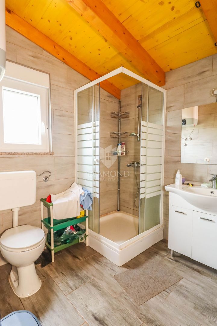 Nova vikend hiška 42 m², 450 m² parcela – mir, narava in morje na doseguikend hiška 42 m², 450 m² parcela – mir, narava in morje na dosegu