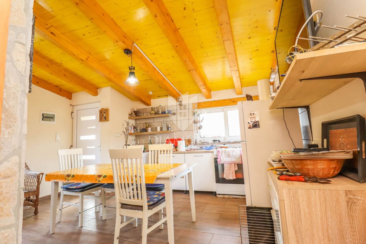 Nova vikend hiška 42 m², 450 m² parcela – mir, narava in morje na doseguikend hiška 42 m², 450 m² parcela – mir, narava in morje na dosegu