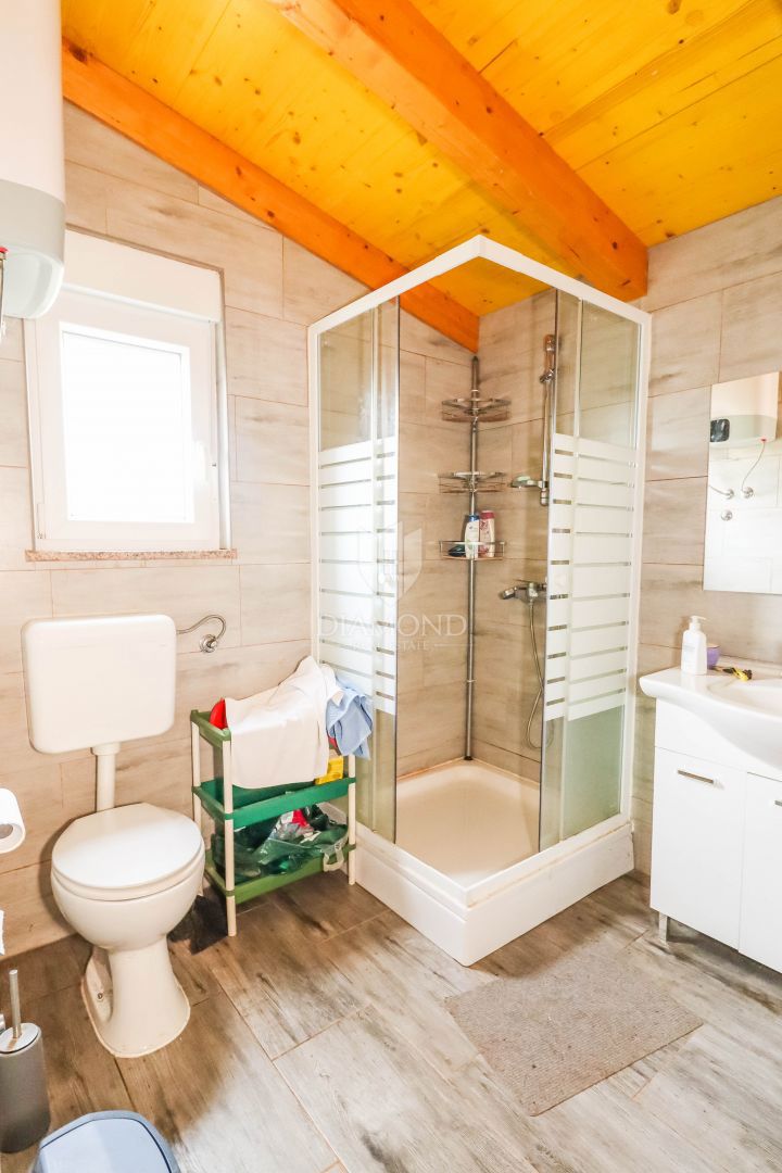 Nova vikend hiška 42 m², 450 m² parcela – mir, narava in morje na doseguikend hiška 42 m², 450 m² parcela – mir, narava in morje na dosegu