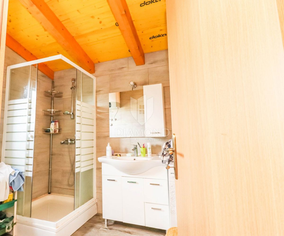 Nova vikend hiška 42 m², 450 m² parcela – mir, narava in morje na doseguikend hiška 42 m², 450 m² parcela – mir, narava in morje na dosegu