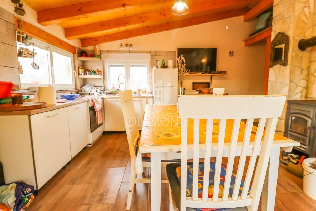 Nova vikend hiška 42 m², 450 m² parcela – mir, narava in morje na doseguikend hiška 42 m², 450 m² parcela – mir, narava in morje na dosegu