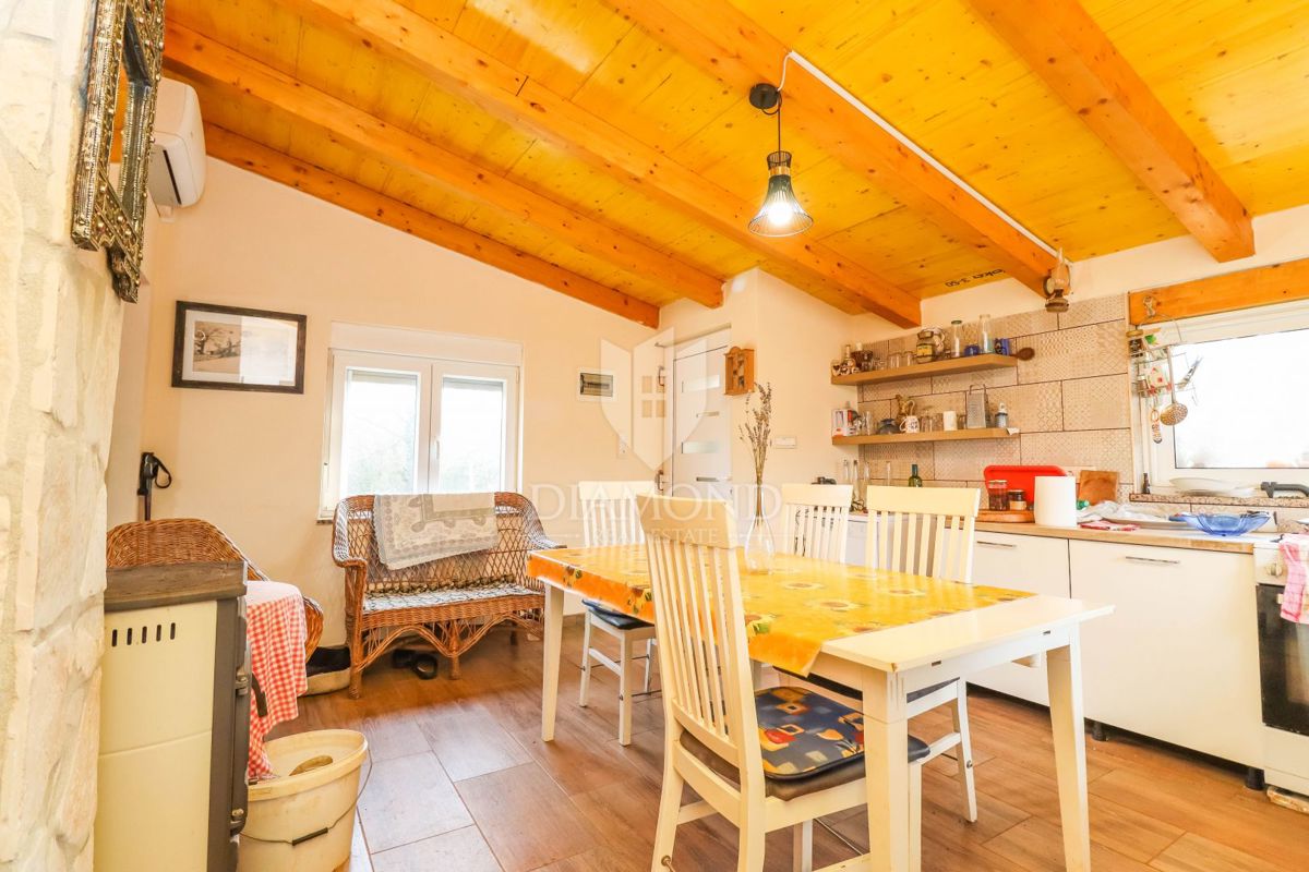 Nova vikend hiška 42 m², 450 m² parcela – mir, narava in morje na doseguikend hiška 42 m², 450 m² parcela – mir, narava in morje na dosegu